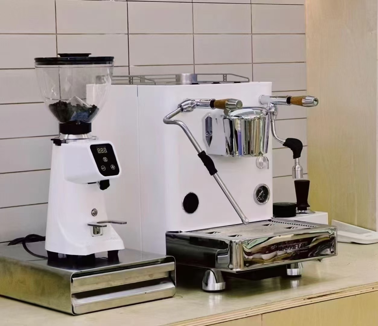 Coffee Quality Control - Home small coffee shops use high-quality